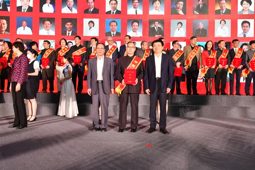 北京膏滋堂醫(yī)學(xué)總監(jiān)董瑞院長 榮獲“首都名中醫(yī)”榮譽(yù)稱號(hào)